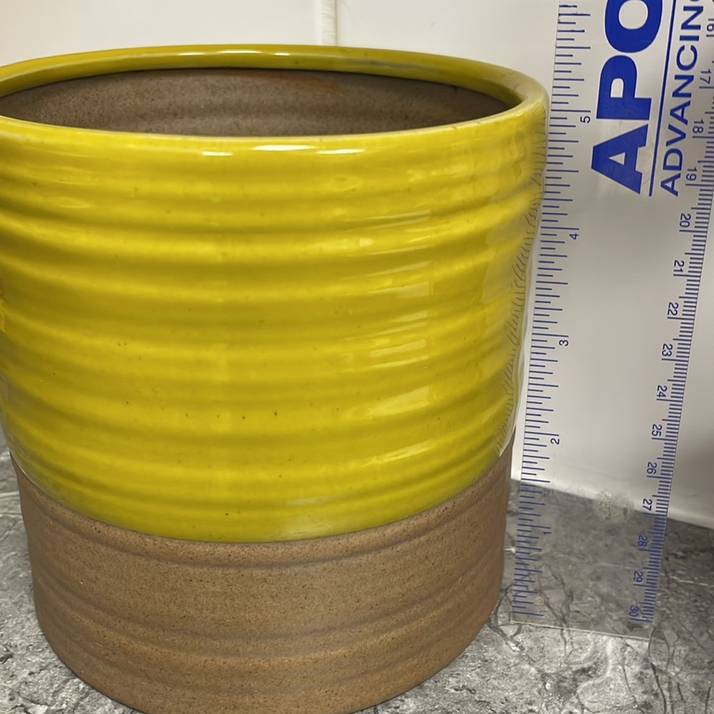 Ceramic planter - Picture 3 of 4